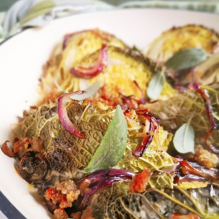 Close-up_on_baked_Savoy_cabbage_gratin